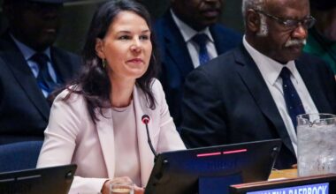 Annalena Baerbock kehrt auf internationale Bühne zurück – und sticht optisch hervor