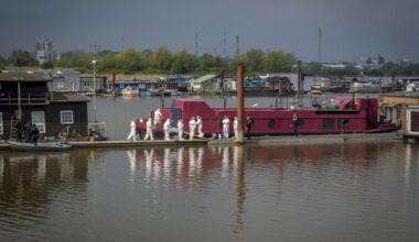 Bestseller-Autorin auf Hausboot erschlagen: Polizei nimmt Sohn fest | Regional