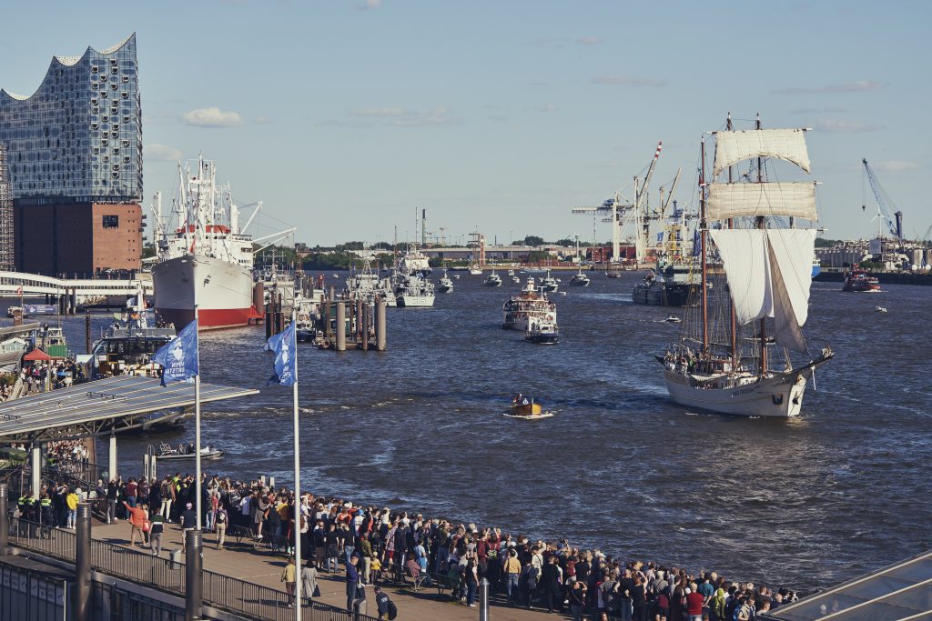 Beste Aussichtspunkte zum Schiffe gucken, Foto: © Alex Woeckener / Hamburg Messe und Congress GmbH