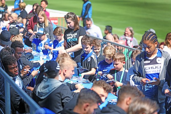 Auch in diesem Jahr sind die Profis für Fotos und Unterschriften vor Ort. - © jonek-fotografie.de