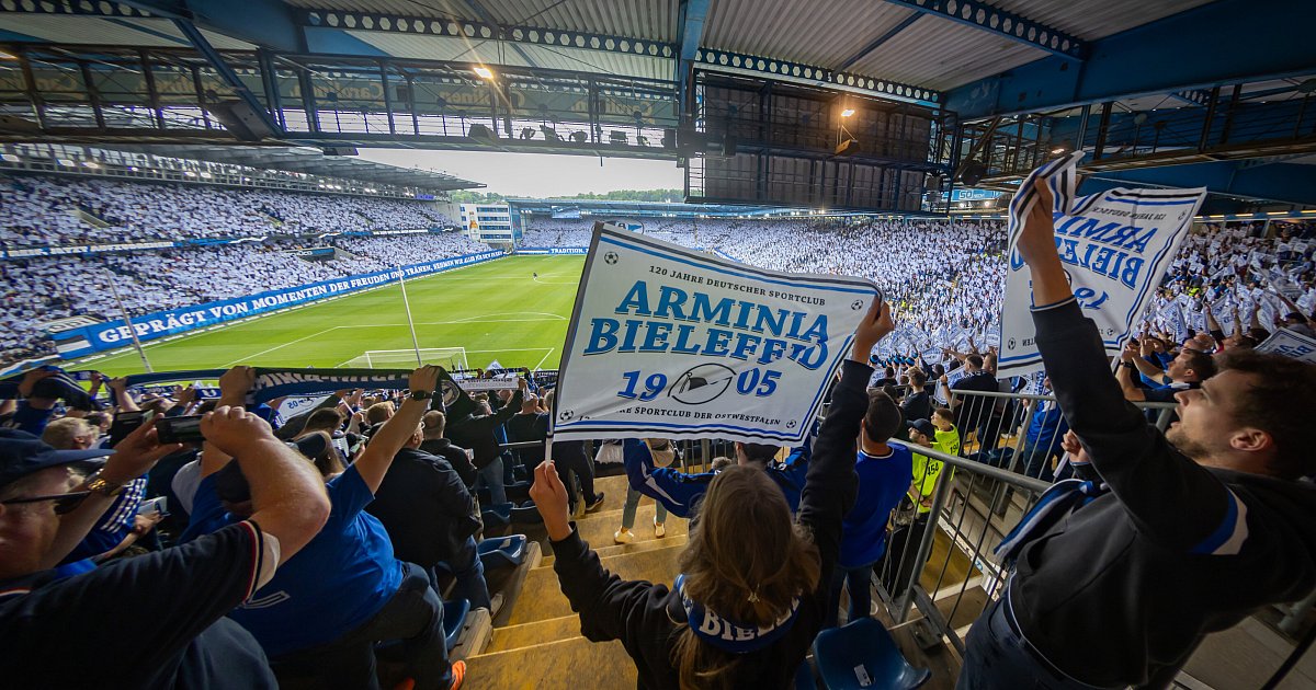 Mit Fotos: Gigantische Choreo zu Arminia Bielefelds Geburtstag