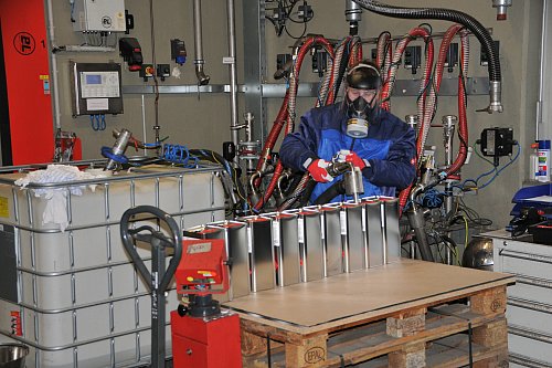 Beim Chemie-Großhändler Hanke + Seidel lagern auch giftige und entzündbare Stoffe. - © Frank Jasper