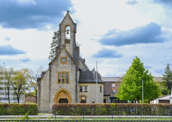 Die Kreuzkirche in Sennestadt. - © Andreas Zobe