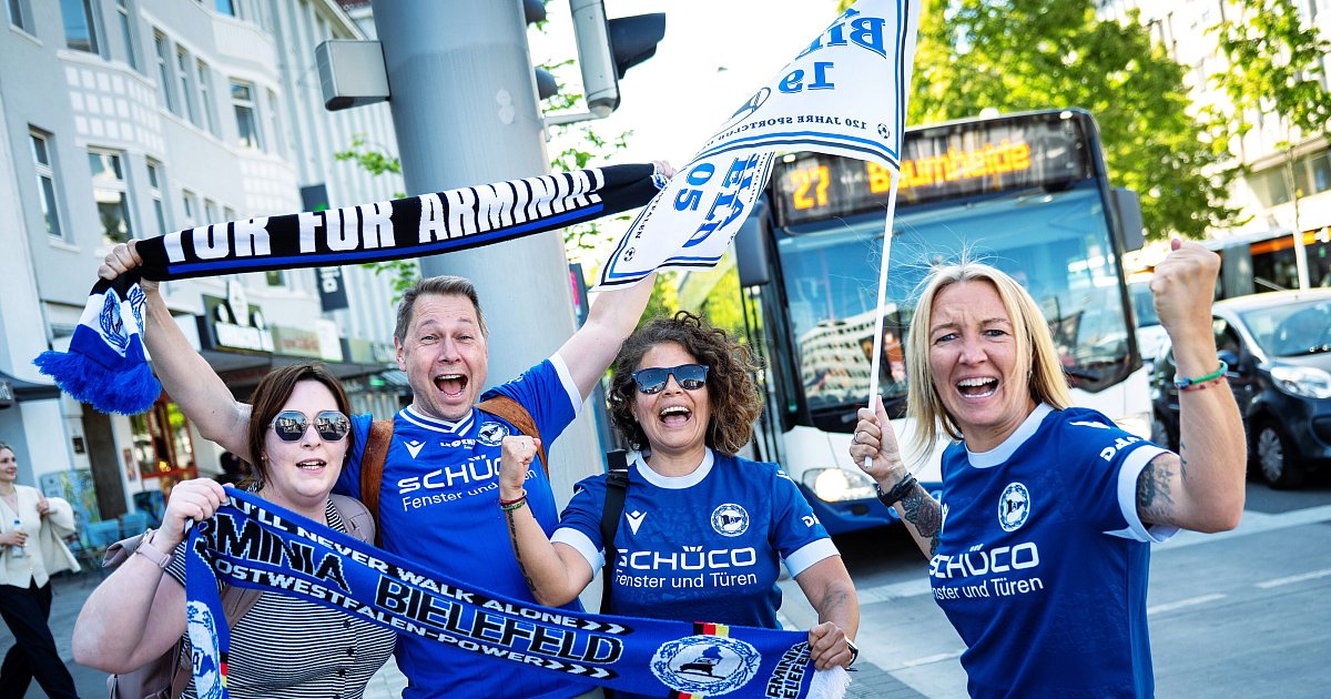Liveticker: Arminia Bielefelds Aufstiegshelden landen abends in Paderborn