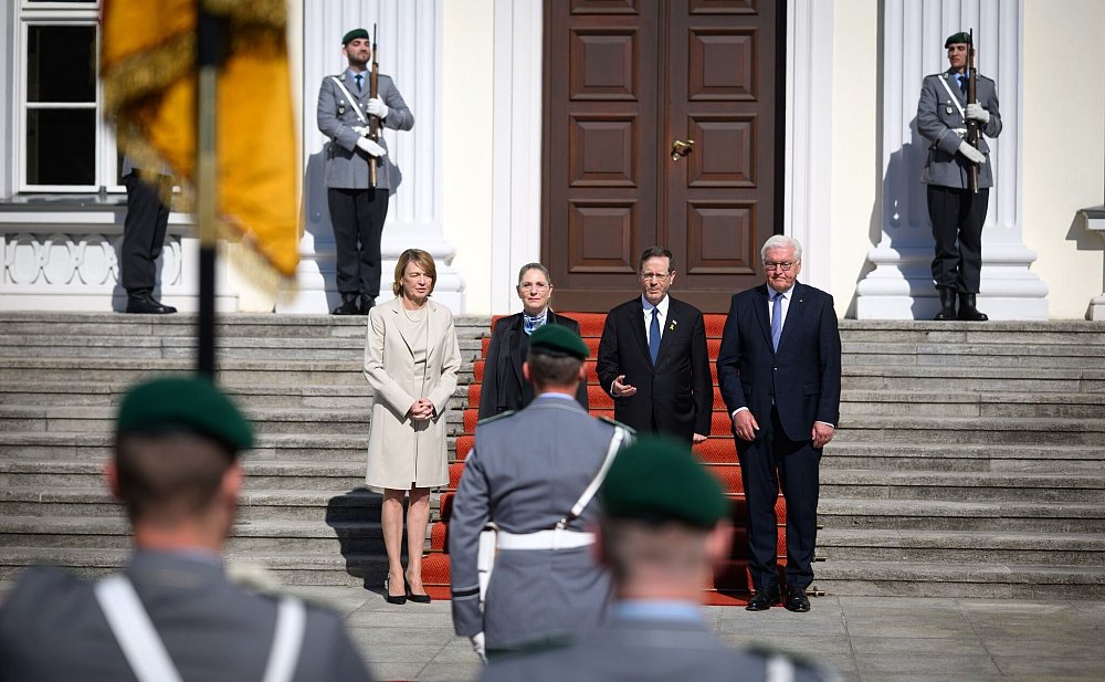 60 Jahre deutsch-israelische Beziehungen - Präsident Herzog wird in Berlin begrüßt. - © Bernd von Jutrczenka/dpa