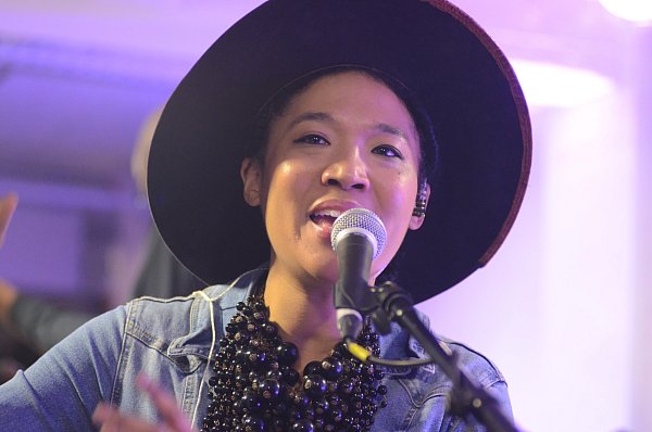 Judith Hill sang "Heal the World" bei Michael Jacksons Beerdigung - © NW