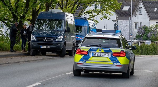 17-jähriger Bielefelder stirbt bei Messerattacke: Entsetzen in Bielefeld. In der Nacht auf den 1. Mai 2020 stirbt ein junger Bielefelder am Schelpmilser Weg an den Folgen seiner Stichverletzungen. - © Christian Matthiesen