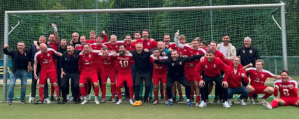Meister der Fußball-Kreisliga A Gütersloh: So feiert der SV Spexard den Titelgewinn. - © Privat