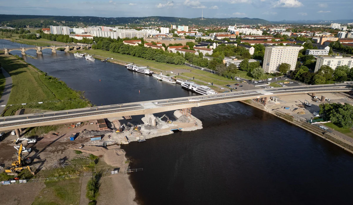 Dresden - Bauarbeiten für neue Carolabrücke sollen 2027 beginnen - Panorama