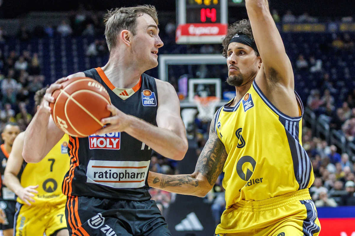 Basketball - Alba Berlin steht in den Playoffs vor dem Aus - Sport