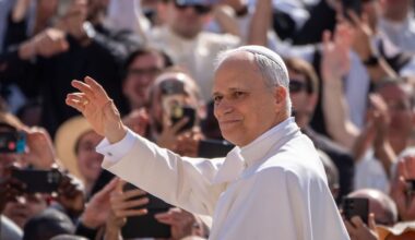"Komme mit Furcht und Zittern": Papst Leo XIV. nutzt Amtseinführung für Appell