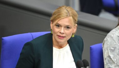 NSDAP-Verweis im Bundestag: Klöckner spricht Machtwort: Ich entscheide, was ich rüge
