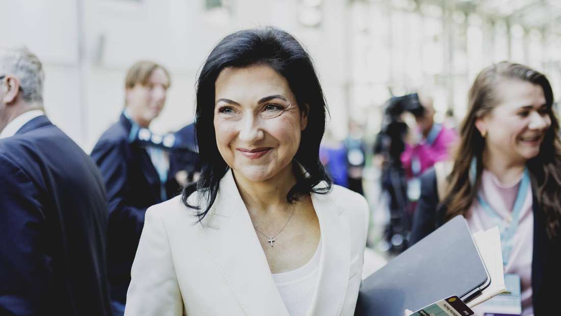 Dann die Überraschung: Im April 2025 wird bekannt, dass Katherina Reiche für das Amt der Wirtschaftsministerin im Kabinett Merz gehandelt wird. 