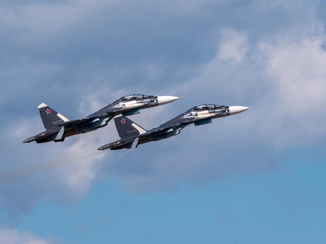 Ukraine-Spezialeinheit zerstört zwei russische Kampfjets mit Marine-Drohne. 