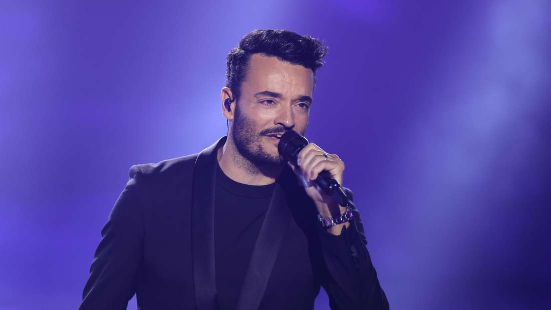 ARCHIV - 28.09.2023, Nordrhein-Westfalen, Köln: Giovanni Zarella singt beim Deutschen Fernsehpreis 2023 im Coloneum.  (zu dpa: „Giovanni Zarrella schwärmt über die Liebe“) Foto: Rolf Vennenbernd/dpa +++ dpa-Bildfunk +++