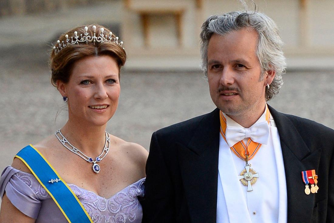 Prinzessin Märtha Louise von Norwegen und ihr damaliger Ehemann Ari Behn 2013 bei der Hochzeit von Prinzessin Madeleine und Chris O‘Neill in Stockholm.