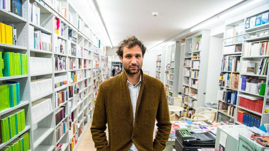 Der Autor Takis Würger hat vor einigen Wochen sein neues Werk „Für Polina“ veröffentlicht. Auf seiner Lesereise besucht er auch Wasserburg und Bad Aibling.