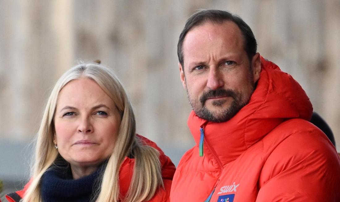 Auf Kronprinzessin Mette-Marit und Kronprinz Haakon könnte bald eine Gemeindeprüfung zukommen.
