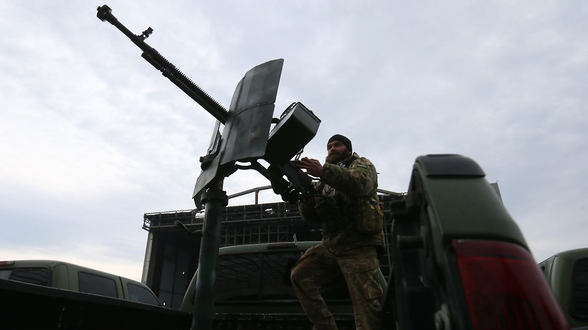 Dutzende Drohnen abgefeuert: Russland greift trotz Waffenruhe-Forderung weiter an