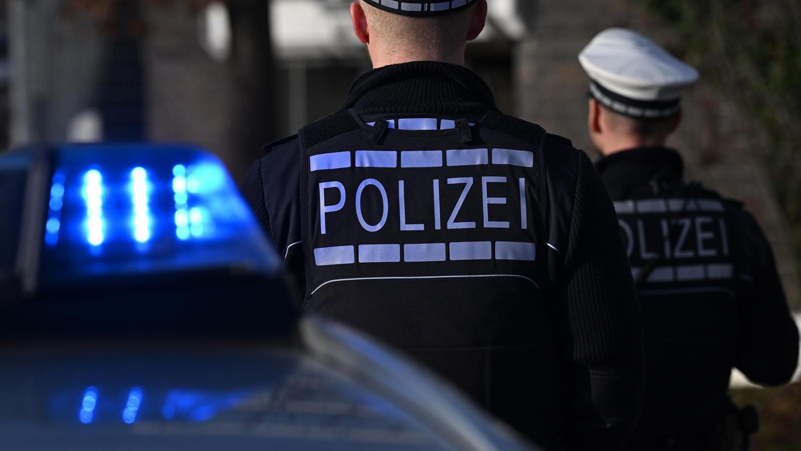 Mann sticht auf Sicherheitsmitarbeiter ein – Lebensgefahr