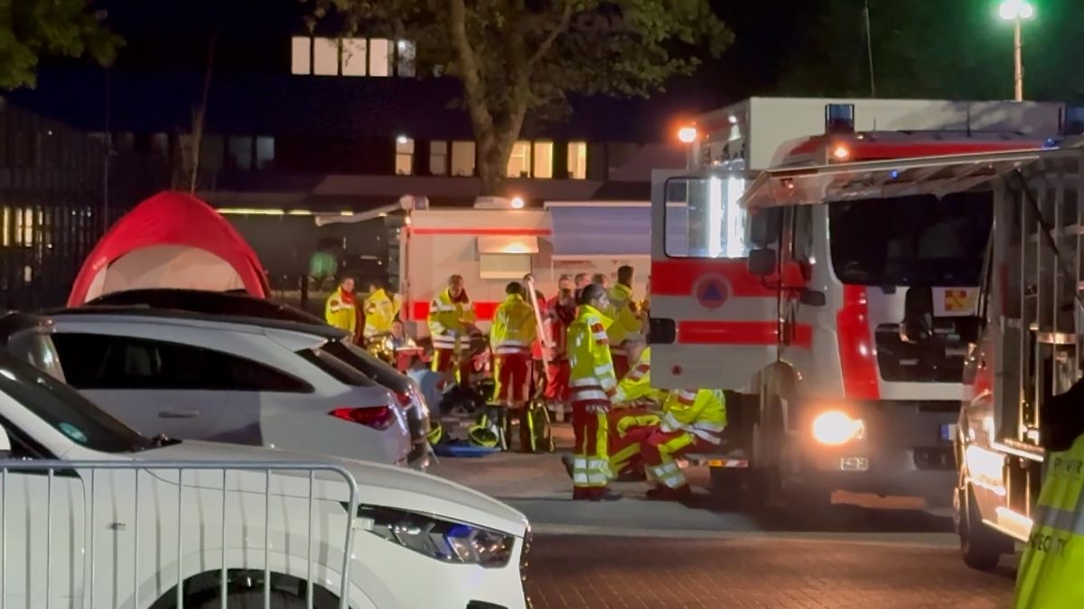 Lage eskaliert bei Platzsturm: Dutzende Schwerverletzte bei Aufstiegsfeier des Hamburger SV