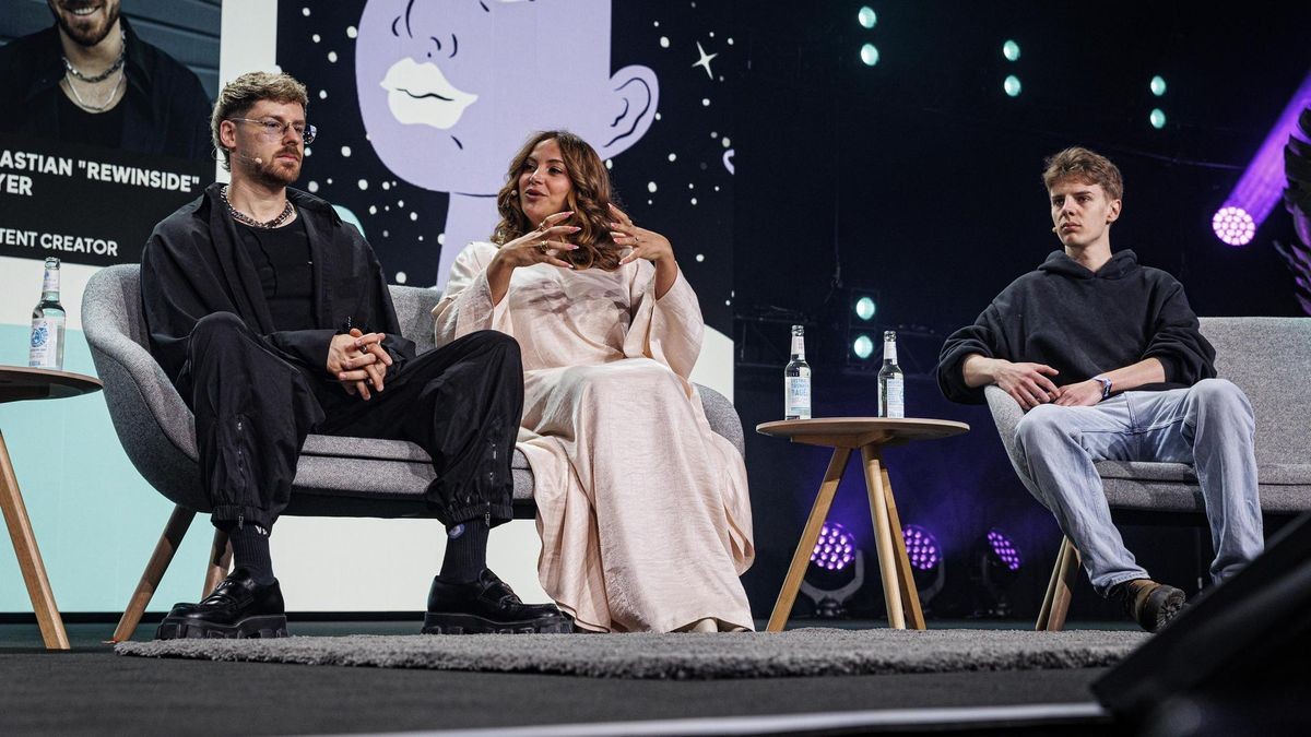 Sebastian Rewinside Meyer, Enissa Amani und Levi Penell auf der OMR