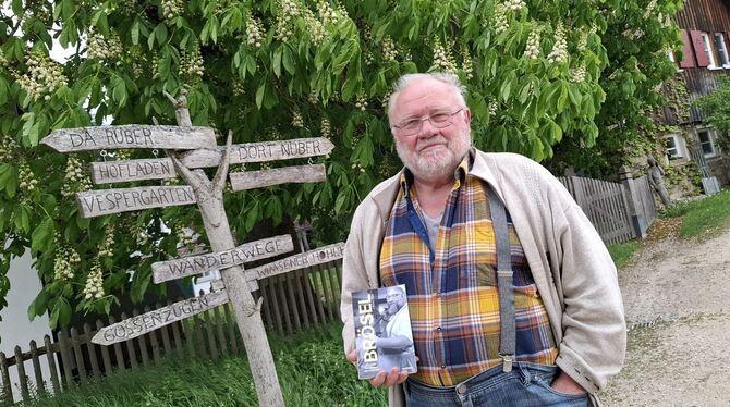 Das Leben vor und nach dem Holzofen: Günther Weber vom Loretto-Hof hat ein Buch mit Kurzgeschichten veröffentlicht.