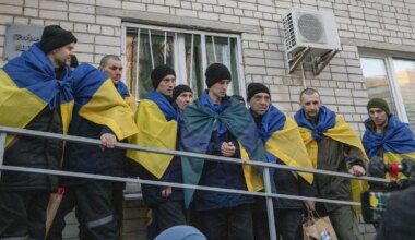 Ukraine-Krieg - Medien: Russland und Ukraine tauschen Gefangene aus - Politik