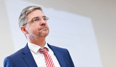 Potsdams Oberbürgermeister per Bürgerentscheid abgewählt - Politik