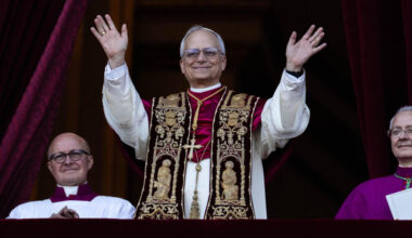 Das weltweit erste Buch über den Papst kommt aus Freiburg - Kultur