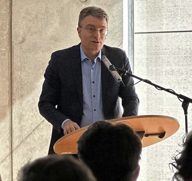 Thorsten Erny beim Besuch im Kreisschulzentrum  | Foto: Landratsamt
