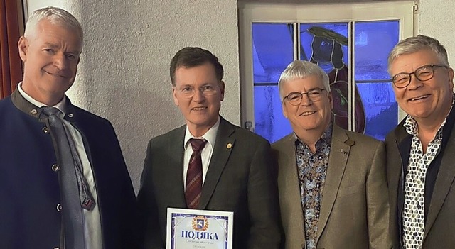 Werner Schneider, Lions-Vorsitzender M...ver Rein (von rechts) bei der Übergabe  | Foto: Lions-Club Breisach-Kaiserstuhl-Tuniberg