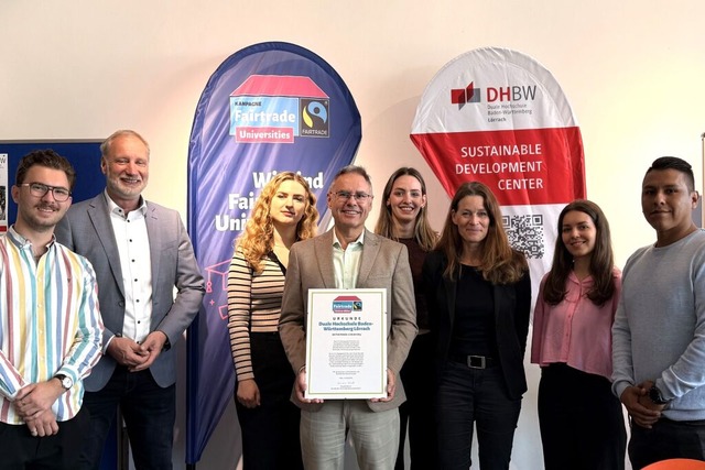 Die Leitungen des Sustainable Developm...tudentische Hilfskraft, 2. v. rechts).  | Foto: DHBW Lörrach/Weiß