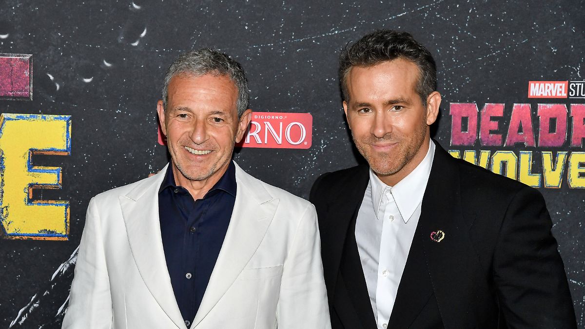 Weltraumsaga nur für Erwachsene: Ryan Reynolds wirbt bei Disney für "Star Wars"-Film ab 18