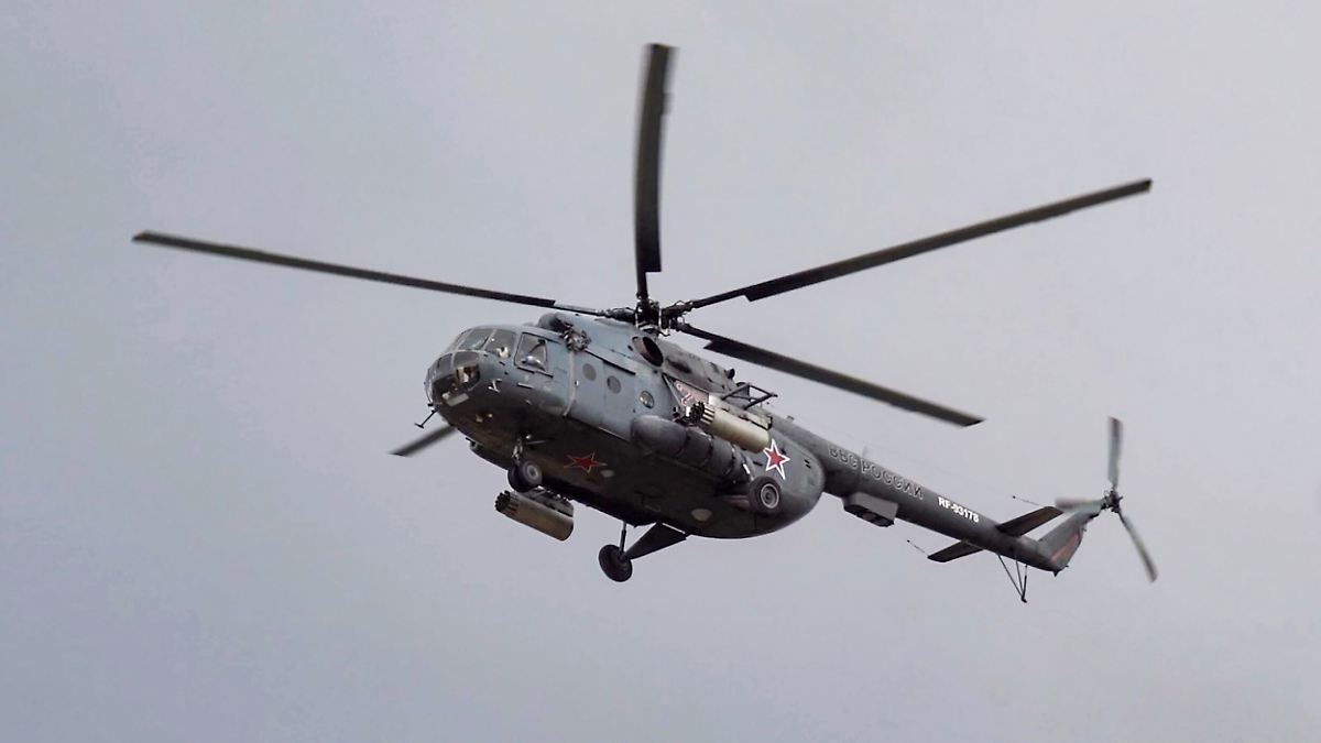 Bei Besuch in der Region Kursk: Putins Hubschrauber angeblich in Luftkampf verwickelt