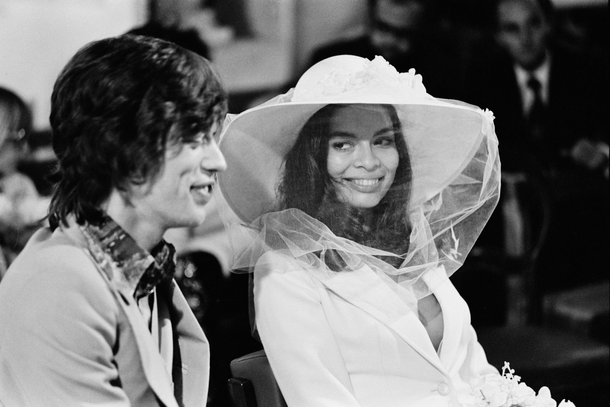 Ein Moment für die (Mode-)Geschichtsbücher: Mick Jagger heiratet im Mai 1971 das nicaraguanische Model Blanca Pérez-Mora Macías in St. Tropez. (Bild: 2018 Getty Images/Reg Lancaster)