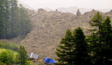 Bröckelnder Berg löst Gletschersturz in der Schweiz aus - SZ.de