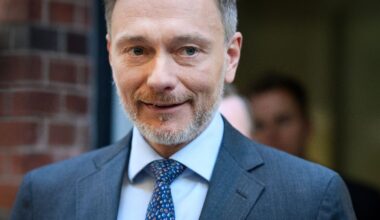 Unfall auf Parkplatz in Berlin: Christian Lindner überfährt Hund