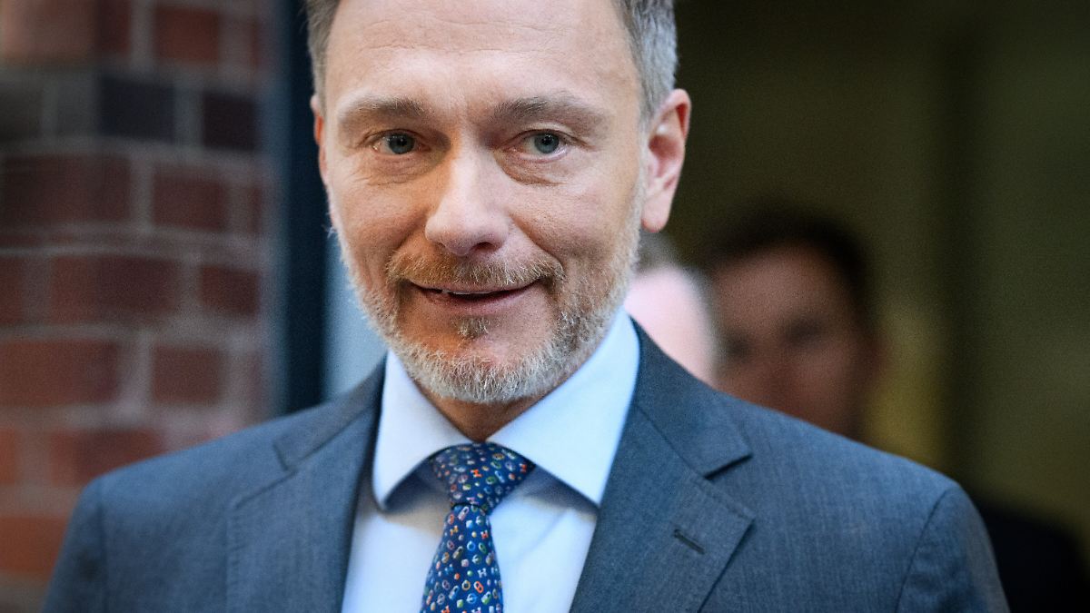 Unfall auf Parkplatz in Berlin: Christian Lindner überfährt Hund