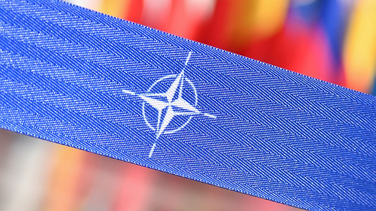 Vergabe von Rüstungsaufträgen: Möglicher Korruptionsskandal: Ermittlungen gegen Nato-Mitarbeiter