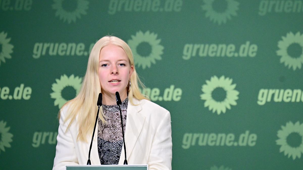 "Habe mehr Pullis im Schrank": Jette Nietzard greift Grünen-Spitze an