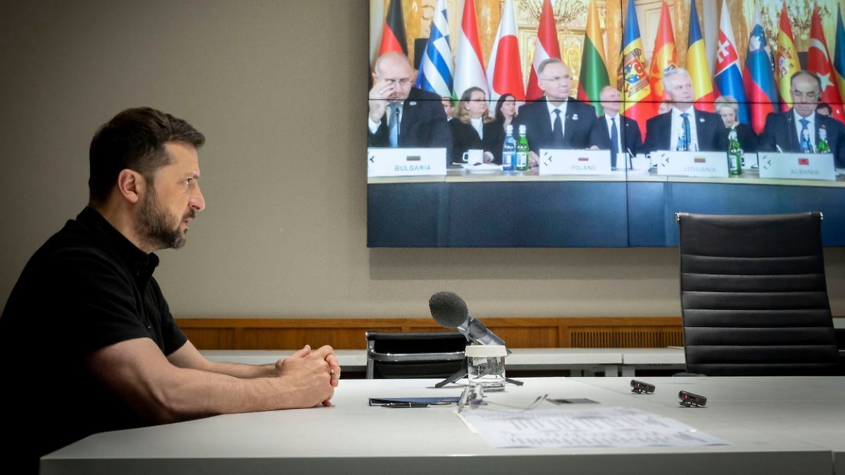 Keine Waffenruhe in Sicht: Selenskyj: Ohne Druck wird Russland weiter Krieg führen