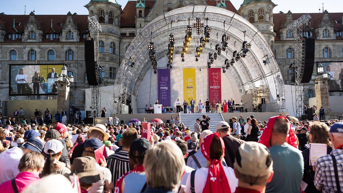 Zehntausende in Hannover: Steinmeier: Kirchentag ist Ort für die drängenden Fragen