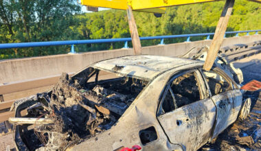 Mercedes brennt auf A8 bei Remchingen aus - Pforzheim