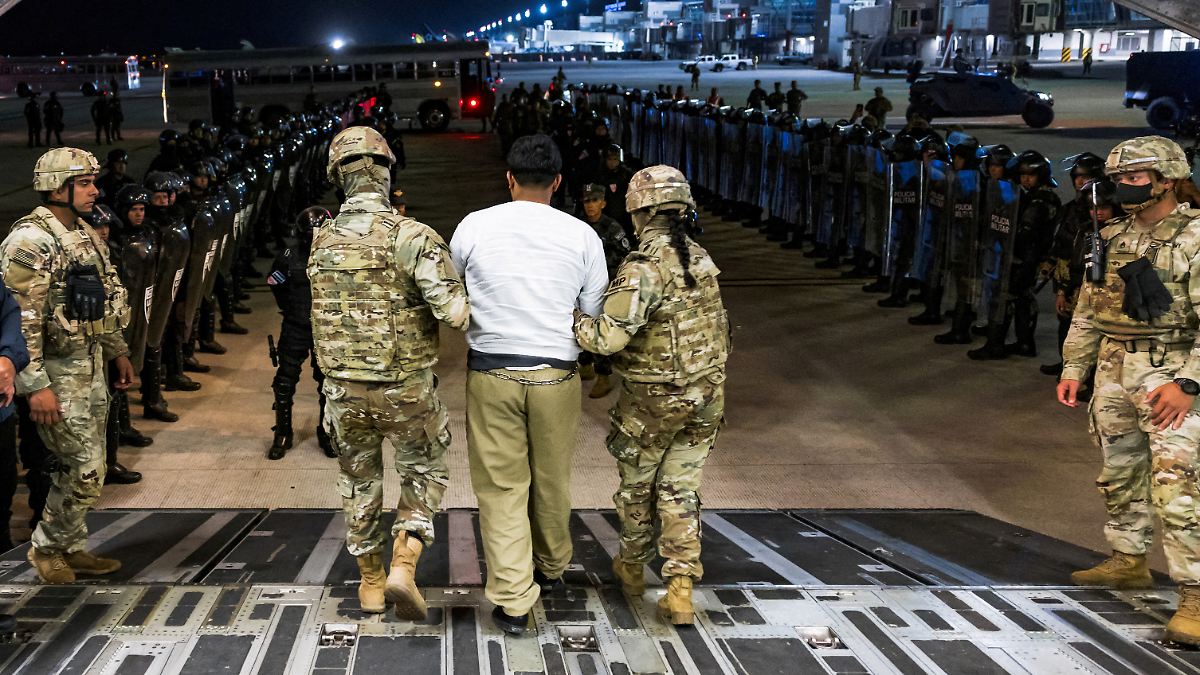 Sieg und Niederlage für Trump: US-Bundesrichterin erlaubt Abschiebungen per Kriegsgesetz