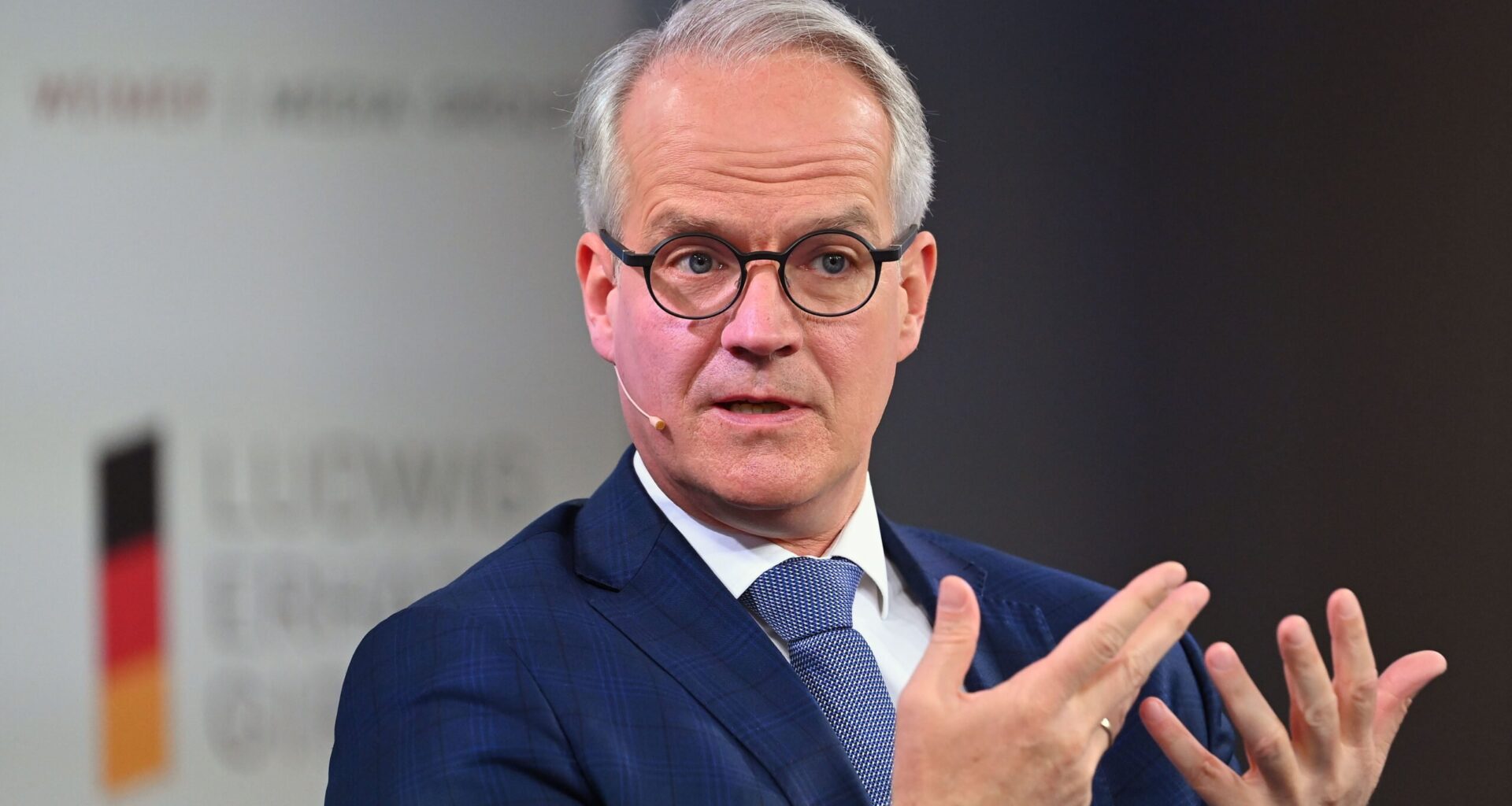 Henrik Ahlers, Deutschlandchef von EY, warnt: Deutschland verliert im internationalen Wettbewerb zusehends an Boden.