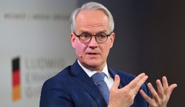 Henrik Ahlers, Deutschlandchef von EY, warnt: Deutschland verliert im internationalen Wettbewerb zusehends an Boden.