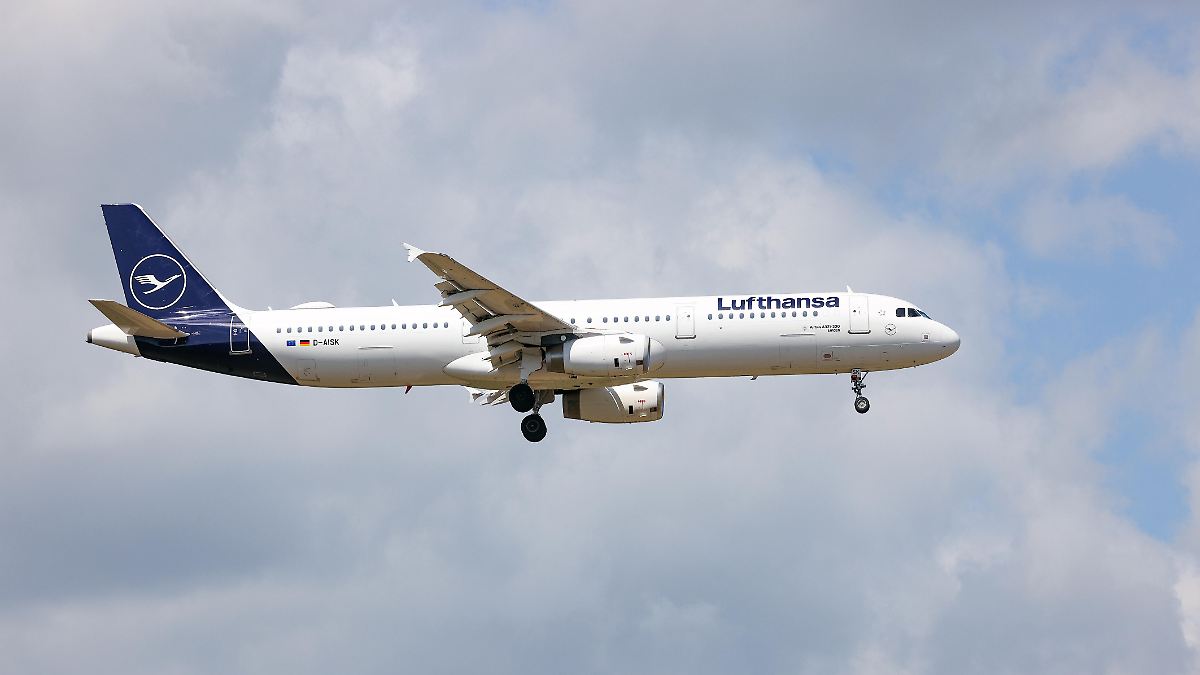 Kapitän kommt nicht ins Cockpit: Lufthansa-Maschine fliegt zehn Minuten ohne Pilot