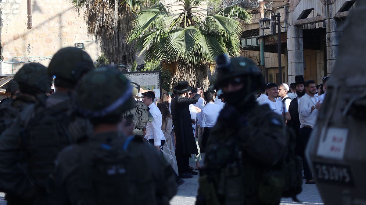 Häuser in Brand gesteckt?: Israelische Siedler sollen Dörfer angegriffen haben