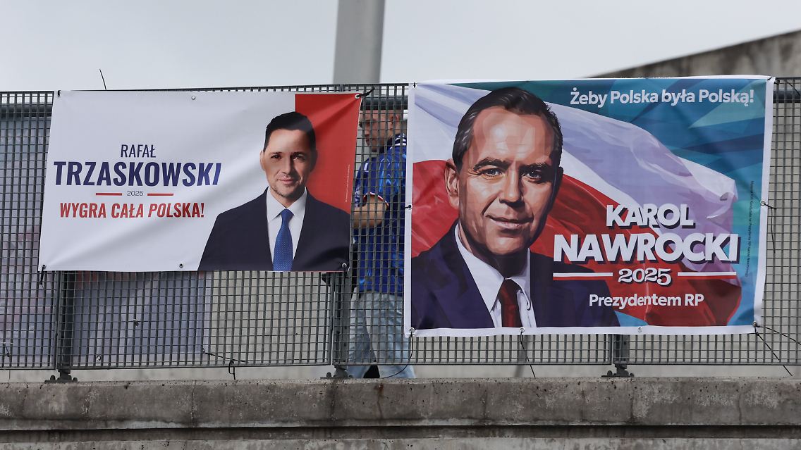 In der Stichwahl um das Amt des polnischen Präsidenten tritt der Kandidat des Regierungslagers Rafał Trzaskowski (links) gegen den von der PiS-Partei unterstützten Karol Nawrocki (rechts) an.